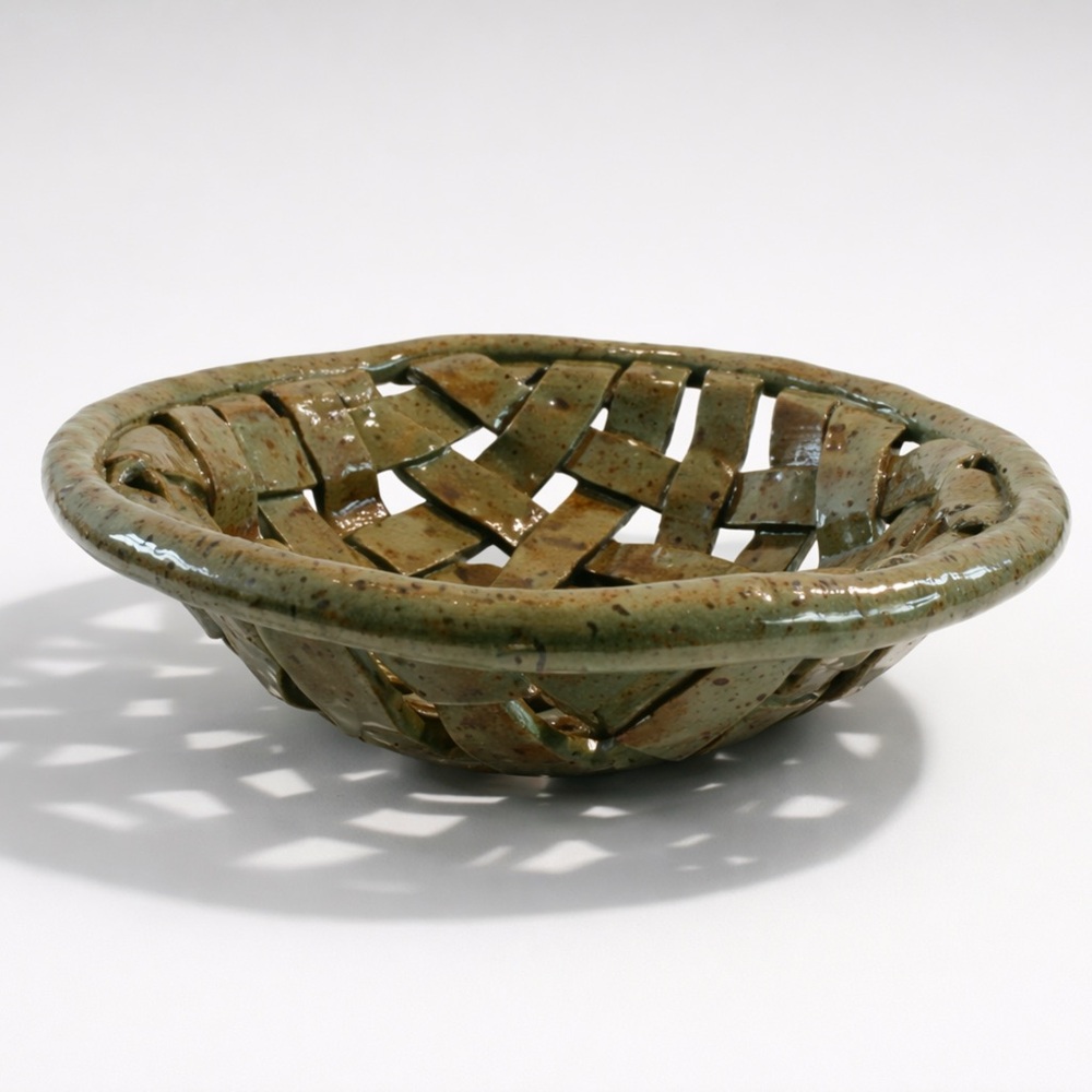 HANDMADE SPECKLED SAJE GREEN STUDIO POTTERY BOWL BASKET WEAVE‎ COTTAGECORE MCM